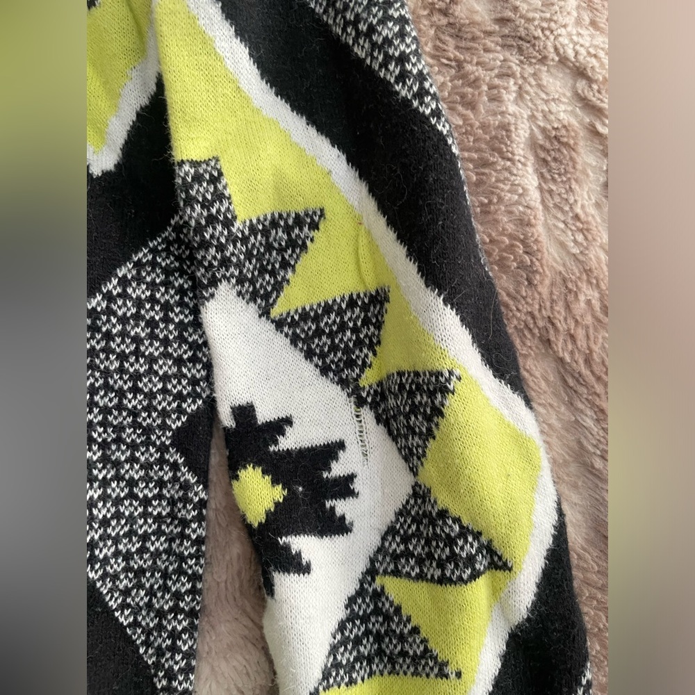 Forever21 Colorful Geometric Sweater - Picture 6 of 7